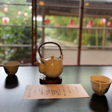 毎年恒例「朝粥の会」と、自然溢れる中庭を愛でながらいただく「かき氷」