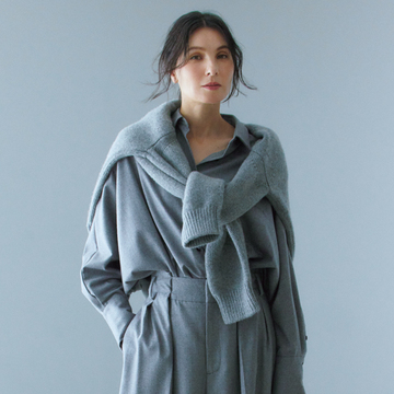 【センスのいいリュクスなグレー】立体感を意識したグレーワントーンコーデ