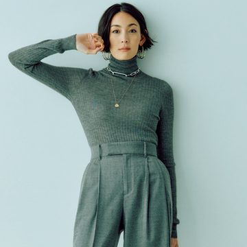 【パンツ師匠・スタイリスト室井由美子が回答！】グレーパンツだと地味に見える…スタイリッシュに見せるには？