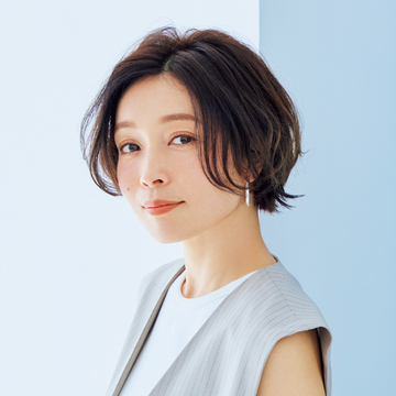 短めヘアのパーマはゆるめにかけておしゃれ印象をアップ！【50代髪型・ヘアスタイル】
