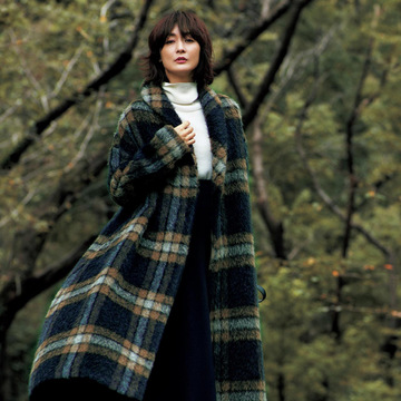 富岡佳子、アラフィー的“心酔コート”をまとう　五選