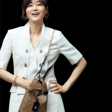 【富岡佳子さん　リュクスなバッグ】ルイ・ヴィトンのモノグラム・パターンがキャッチーに進化！ 