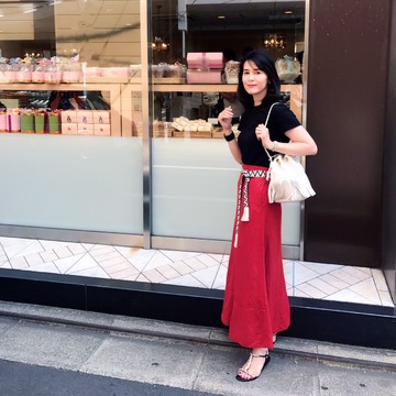 今日はキレイ色スカートで