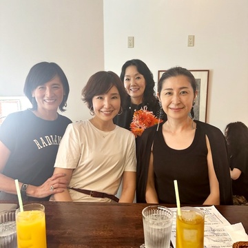 レザースニーカーで注目のレストラン＆カフェ巡り♪