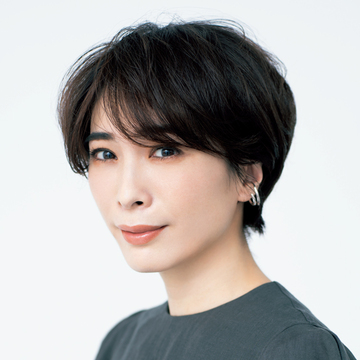 動くポイントを残した「洗練マッシュショートヘア」【50代髪型・ヘアスタイル】