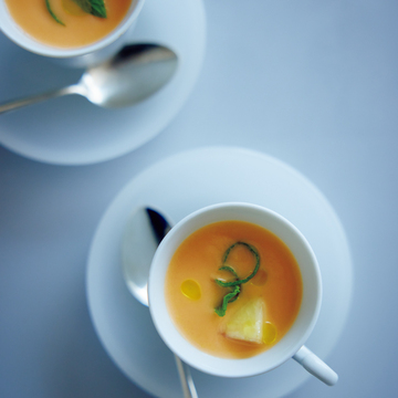 【大人が楽しむ夏のフルーツレシピ】スイーツだけじゃない！桃を使った絶品料理レシピ