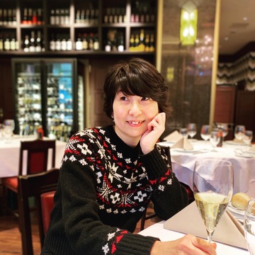 カジュアルに『上も下も黒』スタイルを極める❗️