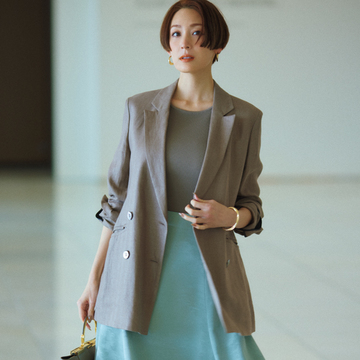 【きれい色ボリュームスカートコーデ】シトラスグリーン×ツヤ素材のスカートできりりと大人顔に