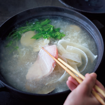【野村友里さんの絶品鍋】蛤や昆布からとったうま味が絶品！「鰤の雪見鍋」