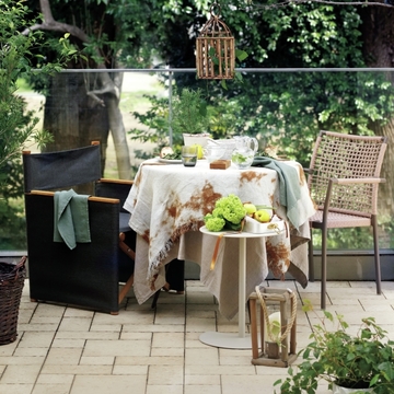 テーブルと椅子を置いてテラスを“セカンドダイニング”に【テラスの作り方、過ごし方】