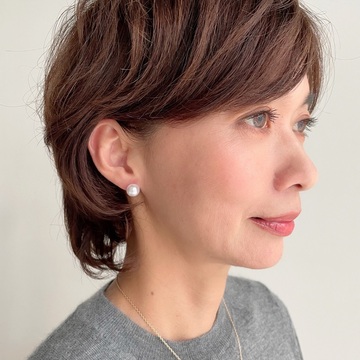 【ショートヘア×ピアスのおしゃれな関係＃3】品のいい女性らしさが素敵。ふんわりショートと「パールピアス」