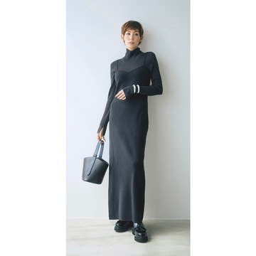 友人とのランチはキャミワンピースの重ね着でさりげなくドレスアップ。気温7℃｜1/27(土)【50代の毎日コーデ】