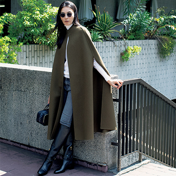 デニムパンツはベルテッドブーツで脱カジュアル！【この冬の「ロングブーツ」スタイル】