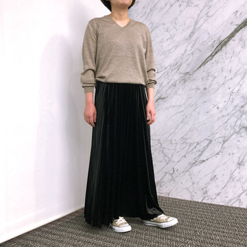 【50代からの一生ものニット】村山佳世子×SLOANE Vネックニットを「上品カジュアル」に着こなす