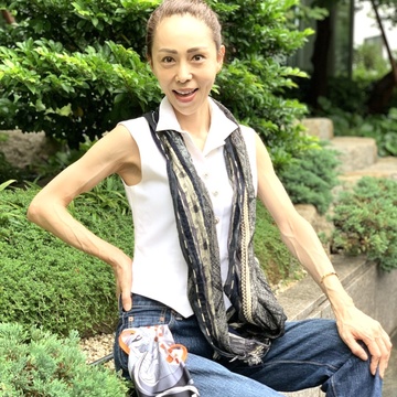 近隣の大使館にて