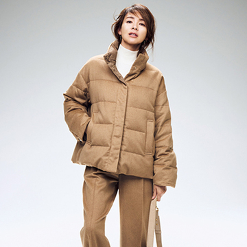 大人の余裕漂う「マックスマーラ」のダウンジャケット