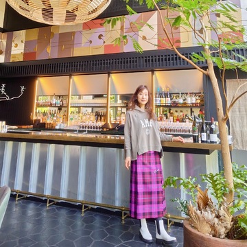 【エースホテル京都】の緑と開放感あふれるメインダイニングへ