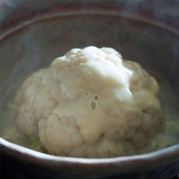 ラクレットチーズで！ カリフラワーのチーズ蒸し鍋【絶品鍋レシピ28days】