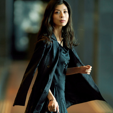 ジャガード織りのセットアップで上品に着映え【ジャケット×ワンピーススタイル③】