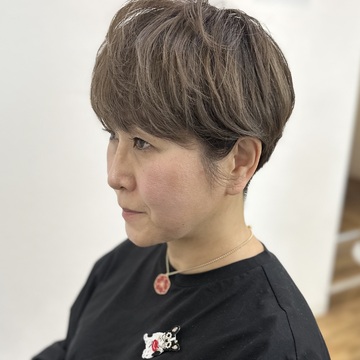 白髪は「隠す」より「デザイン」する！刈り上げショート×細密ハイライトで新年を軽やかに。