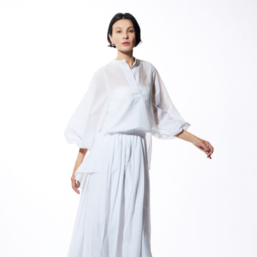 【オールホワイトコーデ】まじりけのない白のセットアップで春らしく軽やかに