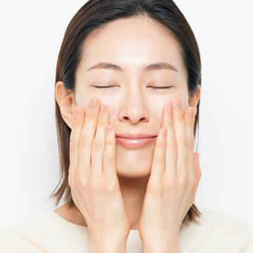 真皮コラーゲンの“おかず”ビタミンCコスメを投入【アラフィーの毛穴撲滅ケア】