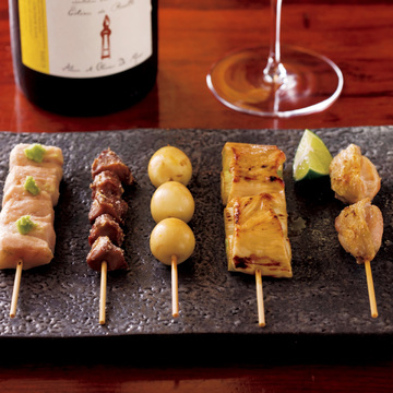 朝引き丸鶏を使用した 正統派焼き鳥と自然派ワイン　焼とり 鳥次