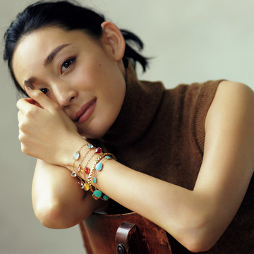 50代にきらめきを与えてくれるジュエリーは“冬のシルバー”と“色石ジュエリー”　五選