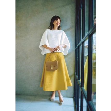 特別感をもたらすブライトイエローのフレアスカートで気分を高める！気温24℃｜5/5(日)【50代の毎日コーデ】