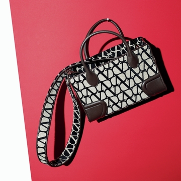 【この冬の注目バッグ2選】バレンシアガ / アディダスとヴァレンティノ ガラヴァーニのバッグ