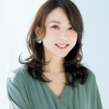 大人に似合う「万能ひし形ヘア」でリフトアップした印象に！