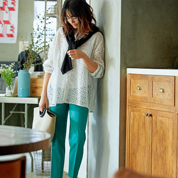 【50代のスニーカー実例集】パンツ派必見！テーパードパンツに似合うスニーカー選び