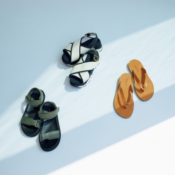 “ほぼフラット×マニッシュ風味”のサンダルがハイブランドからも多数登場【大人女性が選ぶべきサンダル】