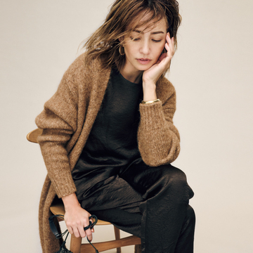 ニットカーディガンをほっこりさせずに着るには？【エレガントでかっこいいブラウン】