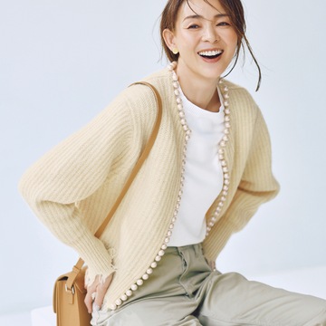 気温13℃の日にちょうどいい厚手の華やかカーディガンで大人のカジュアルコーデを更新！｜12/1(金)【50代の毎日コーデ】