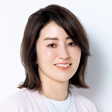 寂しく見える前髪の「ボリューム不足」は、ふんわりレイヤーを仕込んで解決！【50代髪型・ヘアスタイル】