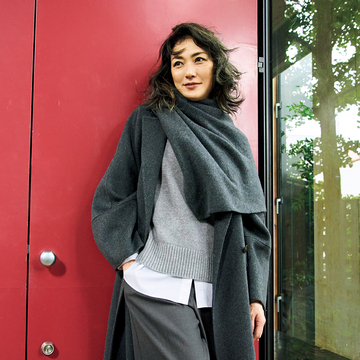 【板谷由夏「人生を重ねる、装いを重ねる。」】「セオリーリュクス」で楽しむ秋のレイヤードスタイル