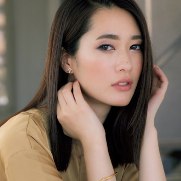 一重・奥二重のメイクプロセス！上まぶたの立体感を強調した“まろやか品格ブラウンアイ”