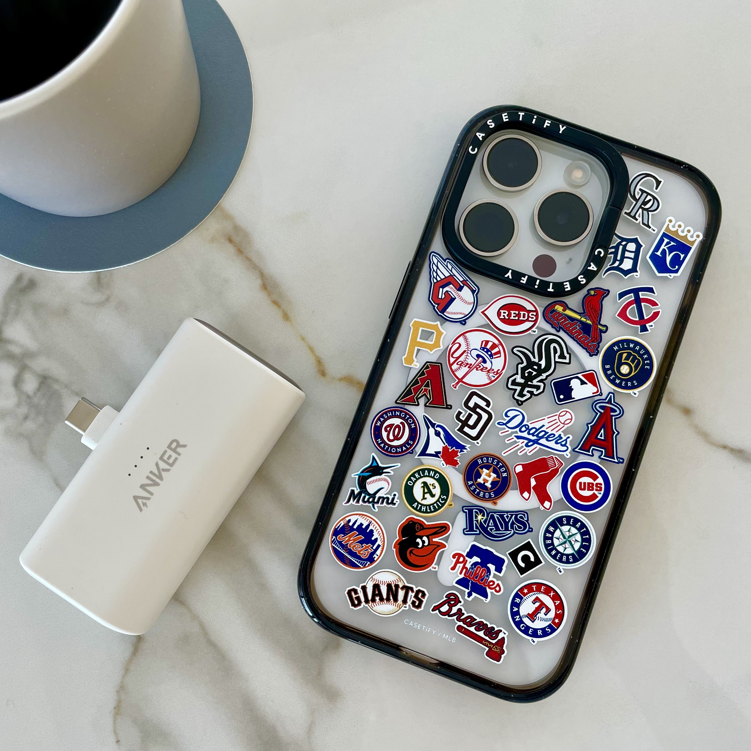 旅先で大活躍☆スマホケース&モバイルバッテリー