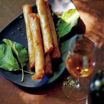 お酒のお供にも！りんごのサラダ、りんご春巻きの作り方【大人の甘美なりんごレシピ】