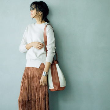「ツヤスカート」を着回し！冬→春スイッチングコーデ【徳原文子に学ぶ“オールシーズン服”の活用術】