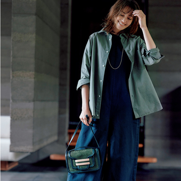 フォレストカーキ×ネイビーの配色バランスでおしゃれ上級者に【洗練アースカラーコーデ】