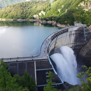 黒部ダムと白馬岩岳マウンテンリゾート