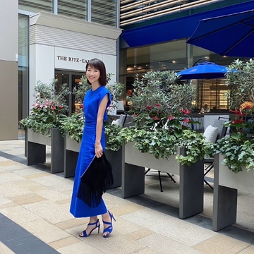 ZARAの美シルエットワンピ×黒1点投入