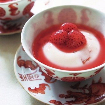 手づくりイチゴシロップといただく「杏仁豆腐」レシピを斉風瑞さんが伝授