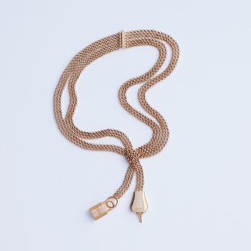 エルメス、最愛の《ケリー》をきらめくジュエリーに。「ケリーモルフォーズ」にときめいて