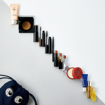 ＜美容家・神崎 恵さん＞いい意味での“隙”が大人をきれいに見せる【麗しマダムのポーチの中身】