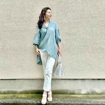 パッと着るだけで新鮮でオシャレ見え♡ブルーブラウスで瞬間着映え