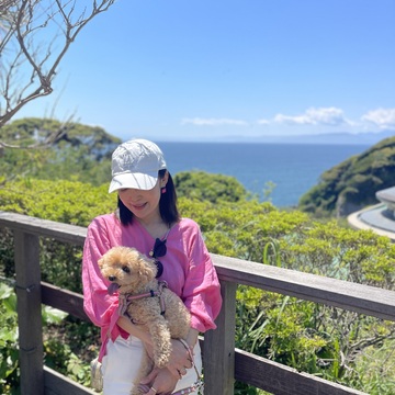 ピンクシャツと白デニムで江ノ島散策