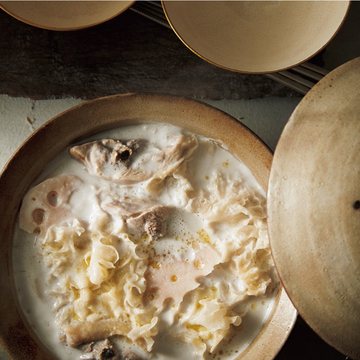 【ウーウェンさんの絶品鍋】美肌効果抜群！ミルキーでさわやかなココナッツ鍋